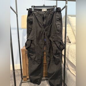 TNA Aritzia Cargo Pants Black Size 8